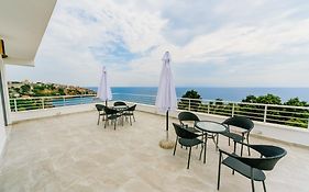 Teuta Apartments